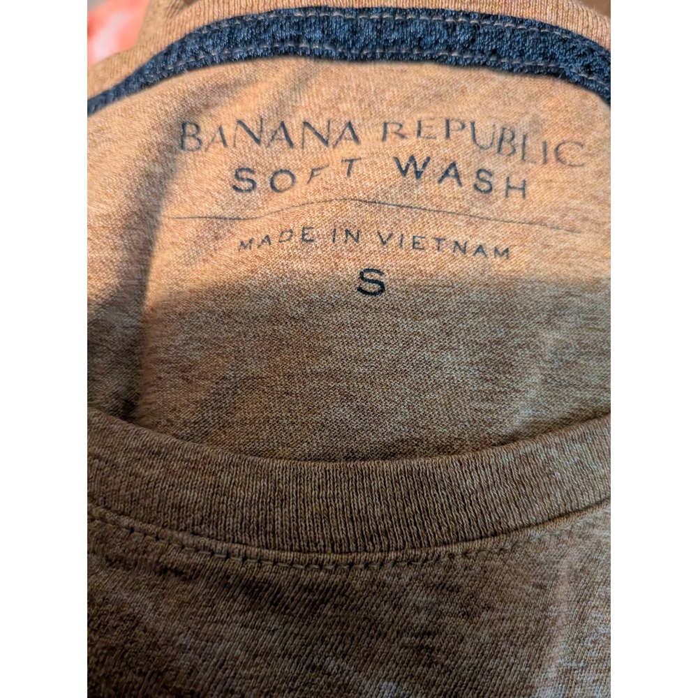 Banana Republic Soft Wash Mens Small Heathered Tan Short Sleeve Crewneck T-Shirt - Picture 3 of 3